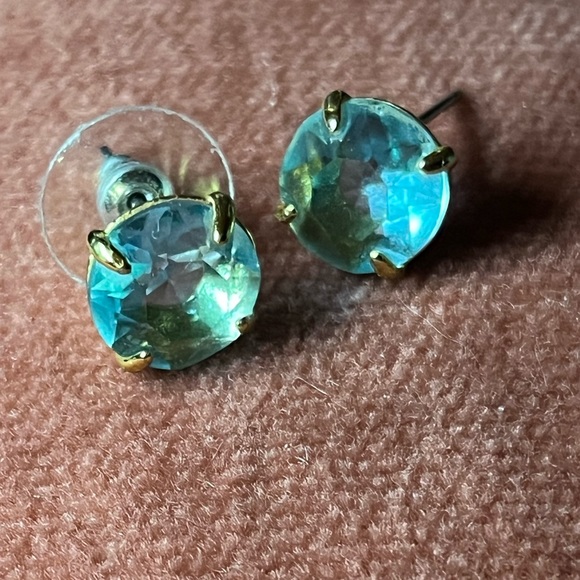 PRICE CUT! CLOSET CLEAR OUT! BEAUTIFUL Swarovski Millenia Square Studs Aqua blue - Picture 3 of 12